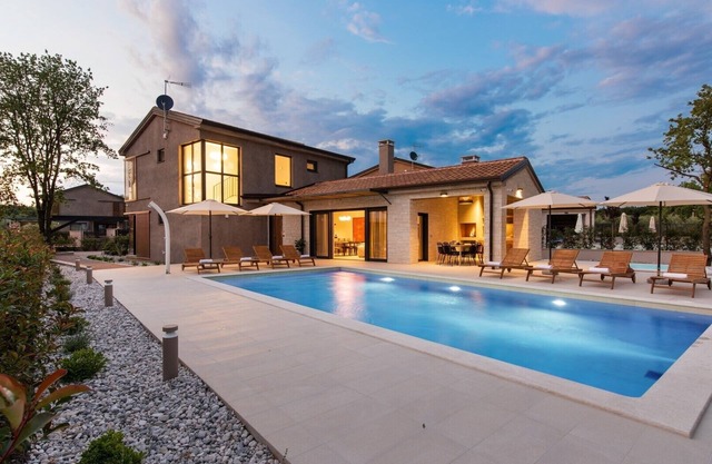 Modern Villa Curitico with pool, jacuzzi and sauna