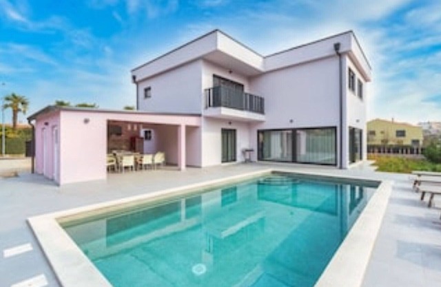 Modern Villa Jacky with pool in Poreč