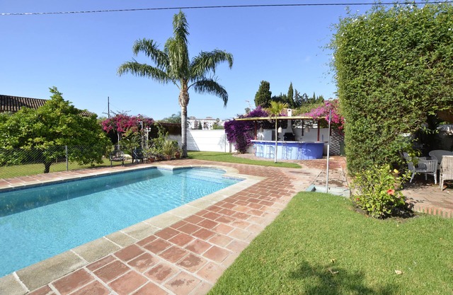 Modern villa on the beach, large private pool, BBQ, many flowers very quiet.