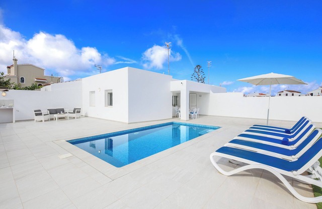 Modern villa with pool - Villa Aday & Ixeia