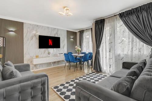 Modern Zone 1, 2 Bed Apartment with Balcony in Central London
