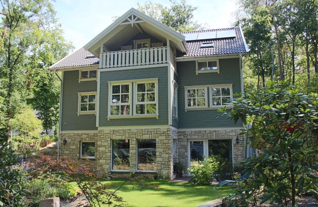 Moderne Wohnung im skandinavischen Stil am Waldrand