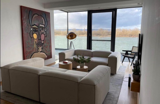 Modernes Apartment mit wunderschonem Rheinblick