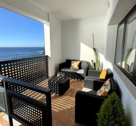 Moderno apartamento frente al mar
