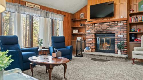 Mohegan by AvantStay Private Dock Firepit Community Pool Beach