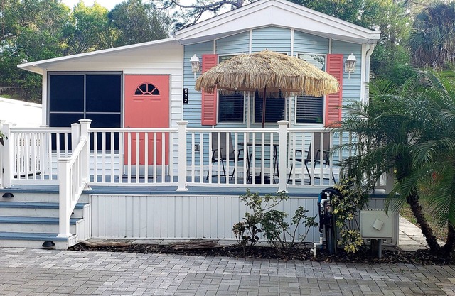 Mojito Bay Hideway-Cute Park model home in beautiful Ramblers Rest resort.