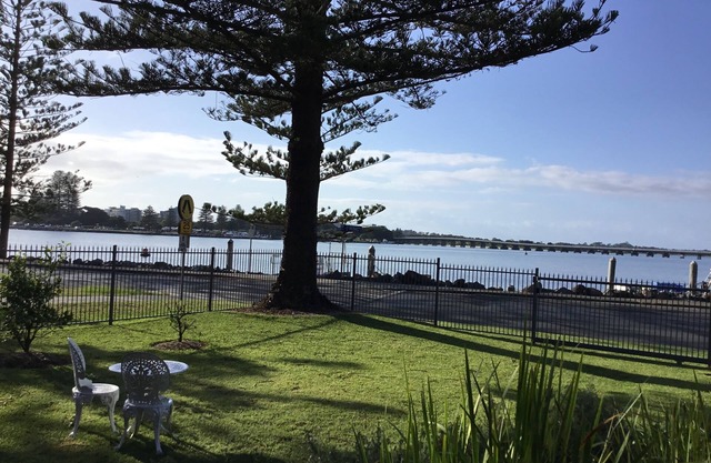 “Mona’s On Rockpool” - Waterfront heaven