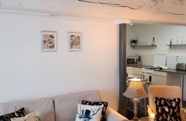 Mondon Holiday Cottage with a Lake View