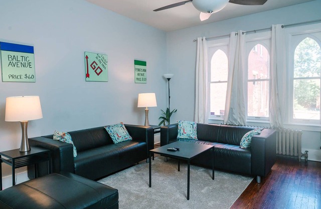 MONOPOLY - Prime-Location - Walkable - Sleeps 6