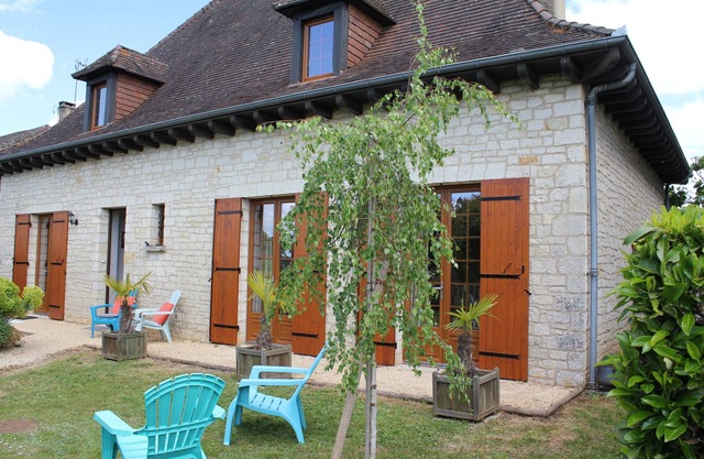 Monpazier village, villa in enclosed garden: "Aux Portes de la Bastide" 2/4 people