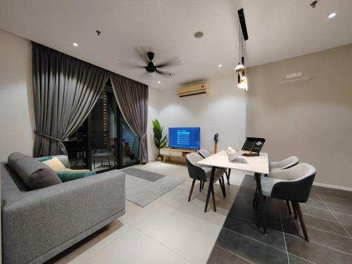Mont Kiara Main Street Walking Distance Sunway 163 2Bedroom Balcony 2-4Pax