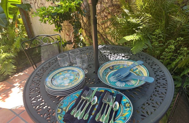 Montecito condo, upgraded, steps from Lower Village, Butterfly Beach, & Biltmore