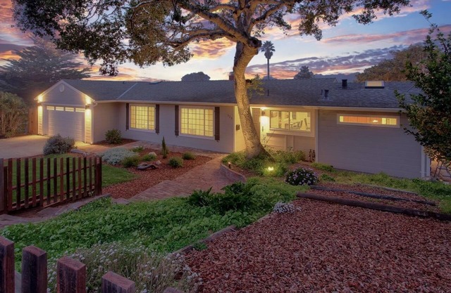 Monterey Bay Home Near Pebble Beach & Carmel with Putting Green & AC 3Bed 2 Bath