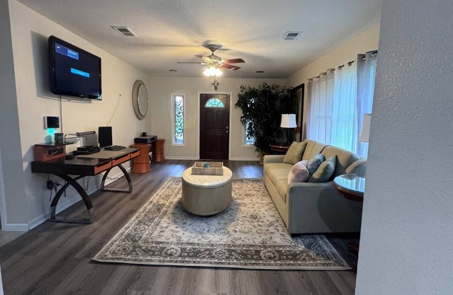 MONTHLY STAYS in Memphis - Spacious 5BR Home w/3 BA-Near Downtown, Beale Street