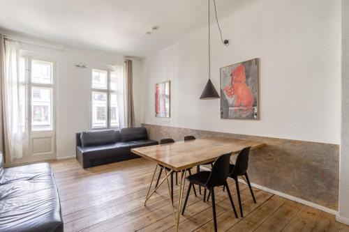 Mooeve Friedrichs Big Apartments
