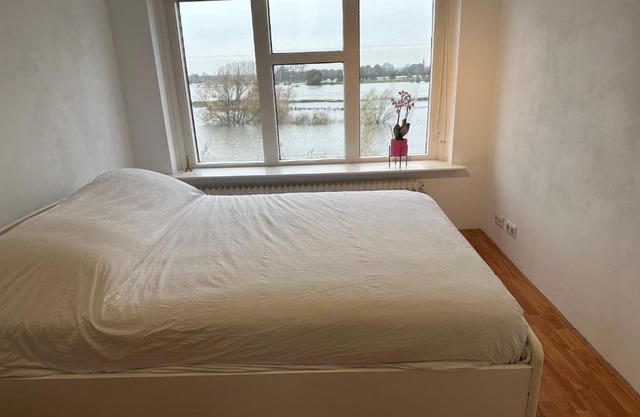 Mooie kamer uitzicht op de ijssel/ Nice room with beautiful view of the Ijssel river