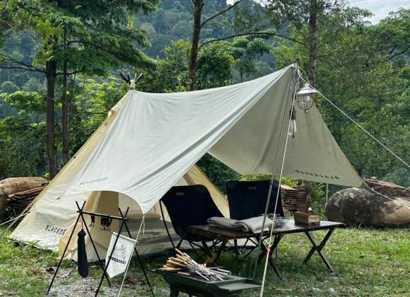 Moon hill camp