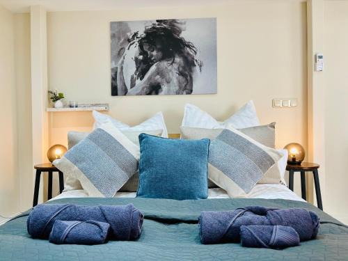 MoonDayHomes - TopLocation I 4Persons I Gallery Maisonette Boutique Apartment PERA