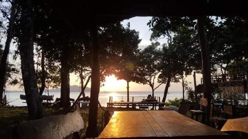 Moonshine Phayam beach resort & restaurant