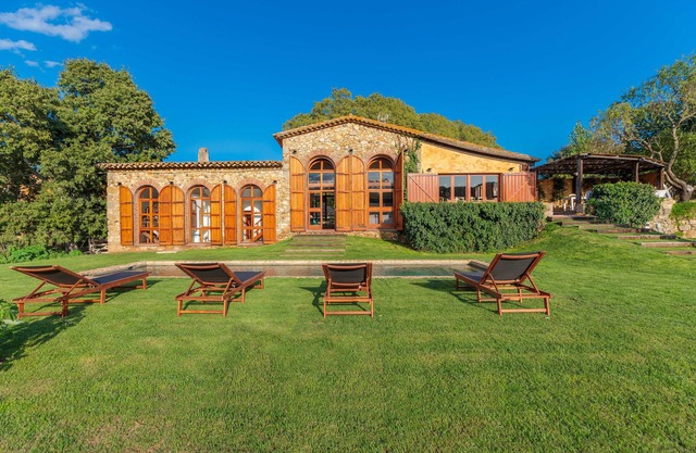 More dels Arcs. With pool. In the Field and Very Close to the Beach. Costa Brava.