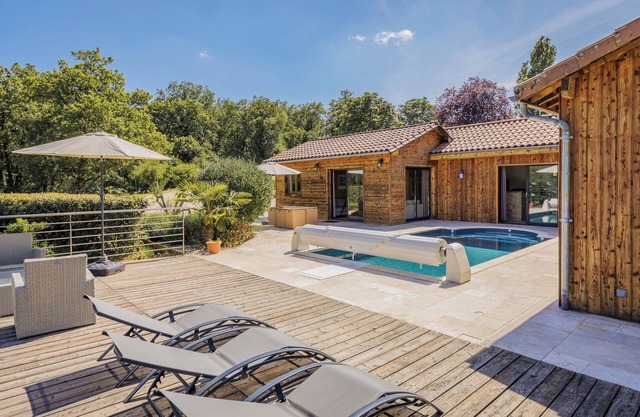 Morganetta is a charming chalet with heated pool and jacuzzi