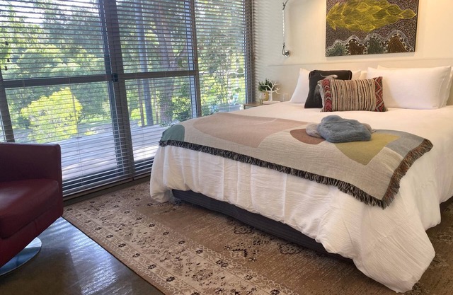 Moriarty Retreat - luxe couple's getaway