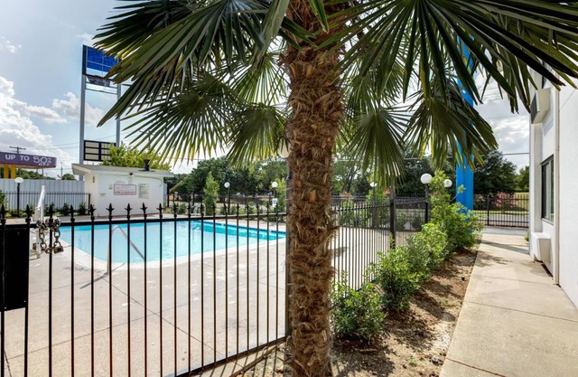 Motel 6 Dallas, TX - South