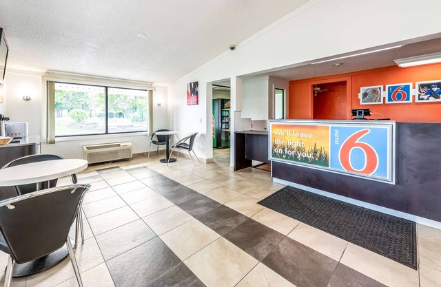 Motel 6 Mansfield, OH