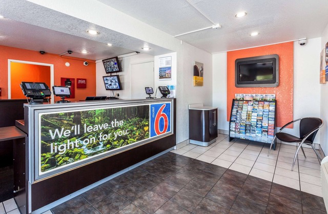 Motel 6 Sacramento, CA - Downtown