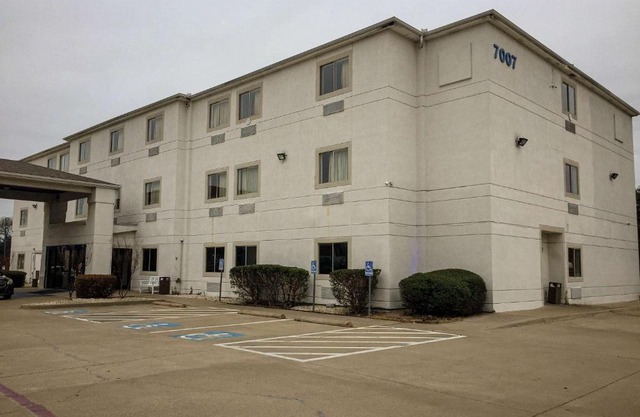 Motel 6-Woodway, TX