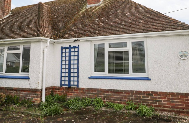 MOUETTE, pet friendly, country holiday cottage in Peacehaven