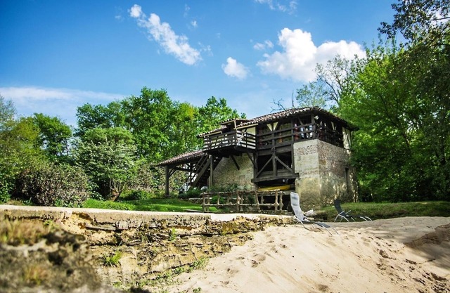 Moulin de Saint Cricq, Unusual cottage by the river with swimming pool and sauna