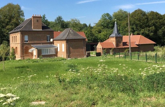 Moulin Situé Dans un Village Calme et Entouré de Verdure