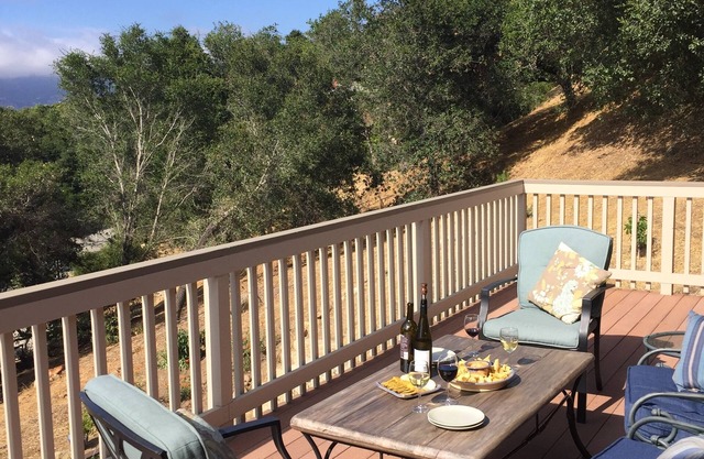 Mountain and Meadow View HomenClose to Ojai and Ventura