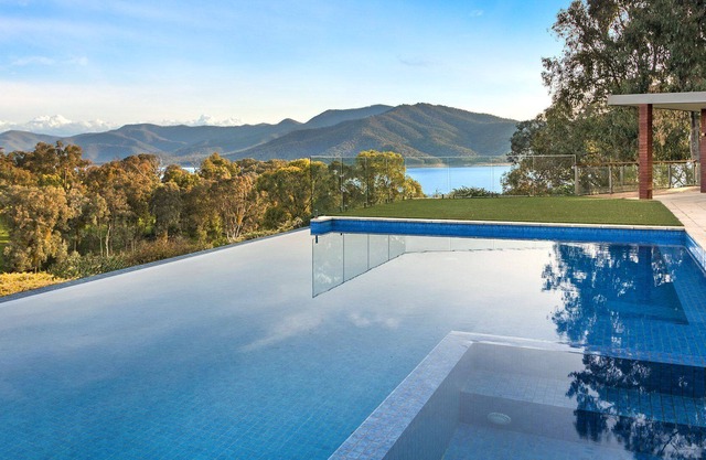 Mountain Bay Retreat near Goughs Bay Sleeps 10