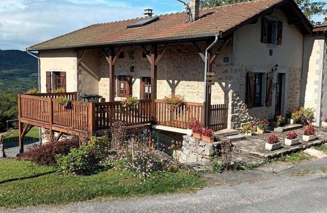 Mountain house with SPA, fireplace and activities close to neighbors