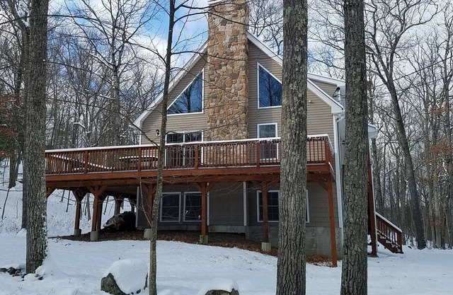 Mountain/lake community in Poconos,PA