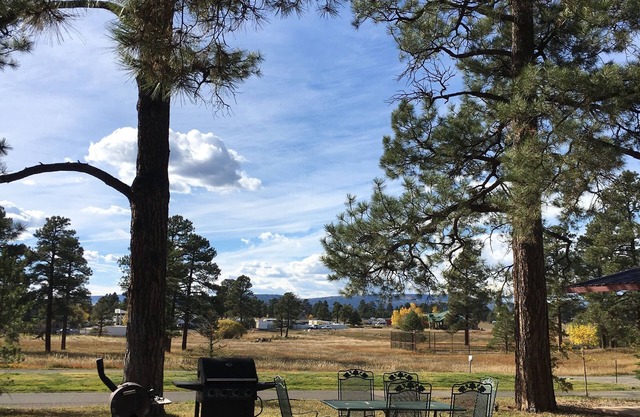 Mountain Landing Suites & RV Park