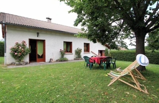 Mountain Lodge with Fireplace - 4 Bedrooms, Pet Friendly