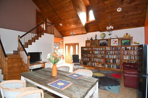 Mountain Meltdown - Pet Friendly, Grill, Wifi, Fire Pit, EV Station -Shared Space - Grill, Fire Pit, Covered Porch, Fountain Pond
