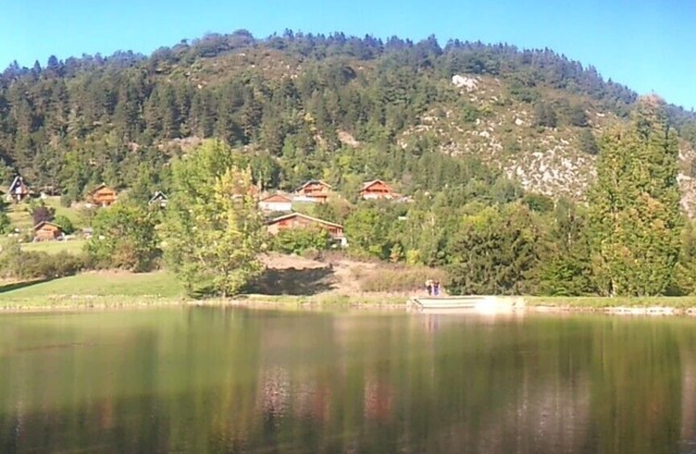 MOUNTAIN PYRENEES CATHARS 500 M from the lake
