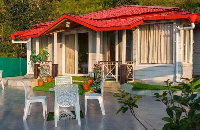 Mountain Retreat By Ebony Stays –Luxury Villa in Mukteshwar with Himalayan Views