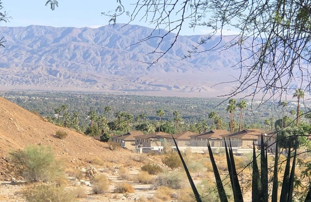 Mountain Retreat in Center of City, Spectacular View