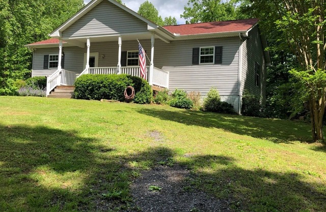 Mountain Retreat near Hiking, Wineries, History