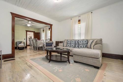 Mountain Serene Views and Creek-side Charm - Pet friendly