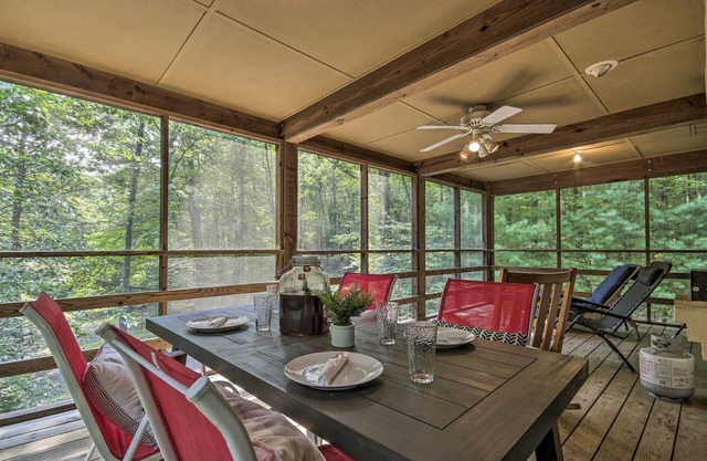 ‘Mountain Town Adventures’ Home w/Fire Pit!