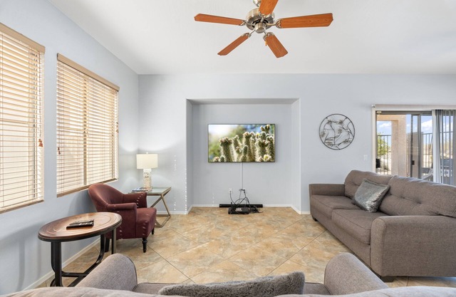 Mountain View 2-Story Home centrally located & 15 Minutes away from the Airport.