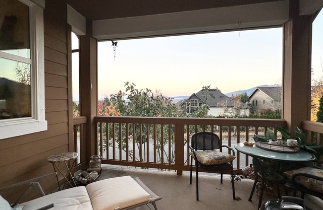Mountain view house with garage /fenced yard