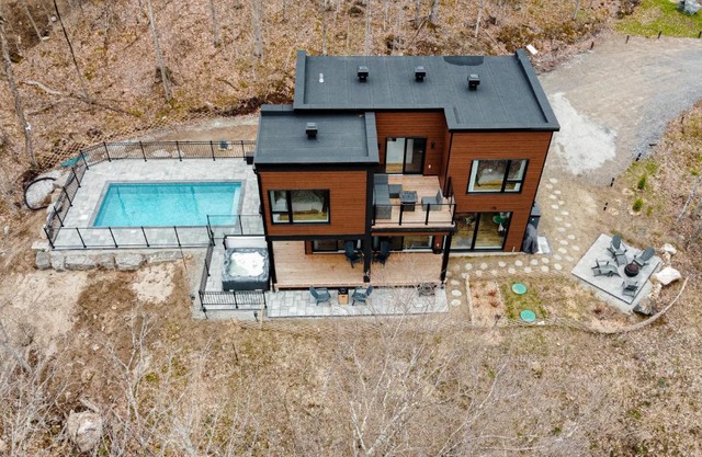 Mountain View Retreat with Private Hot Tub & Pool