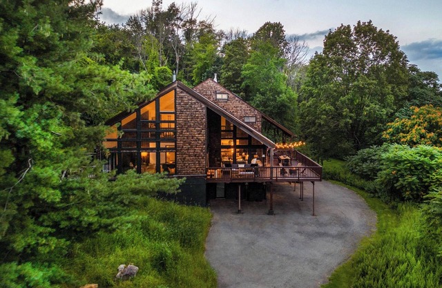 Mountain View Retreat w/Hot Tub, Theater, and Gym